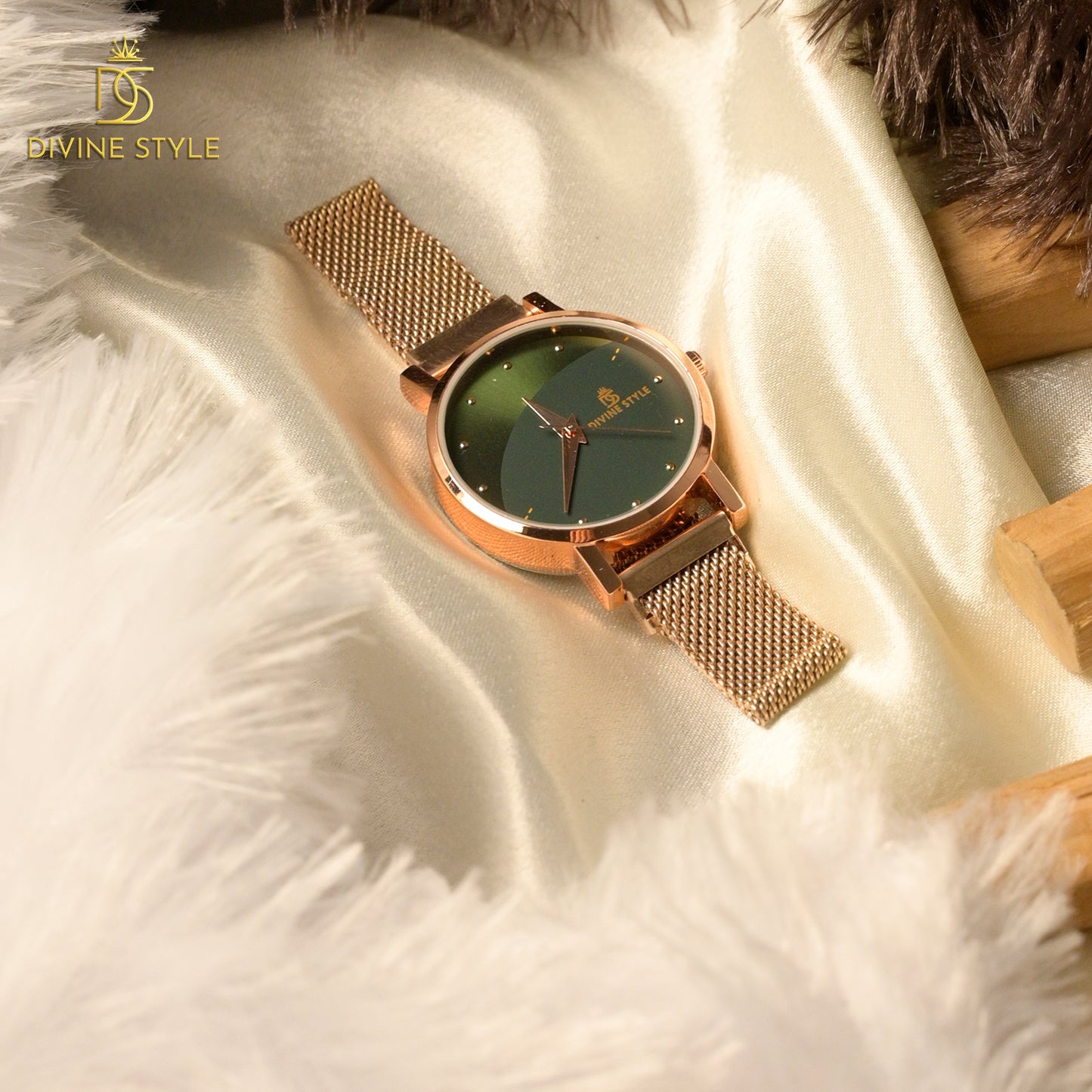 Divine Style Rose Gold Plated Mesh Chain Analog Wrist Watch for Women (Green)