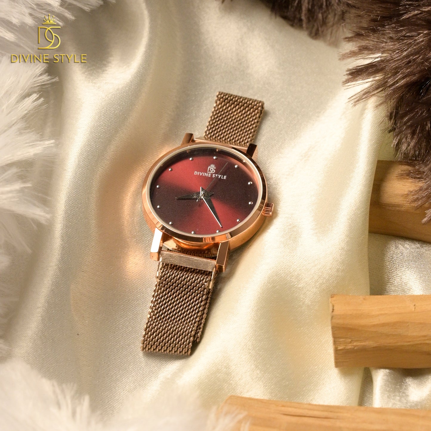 Divine Style Rose Gold Plated Mesh Chain Analog Wrist Watch for Women (Maroon)