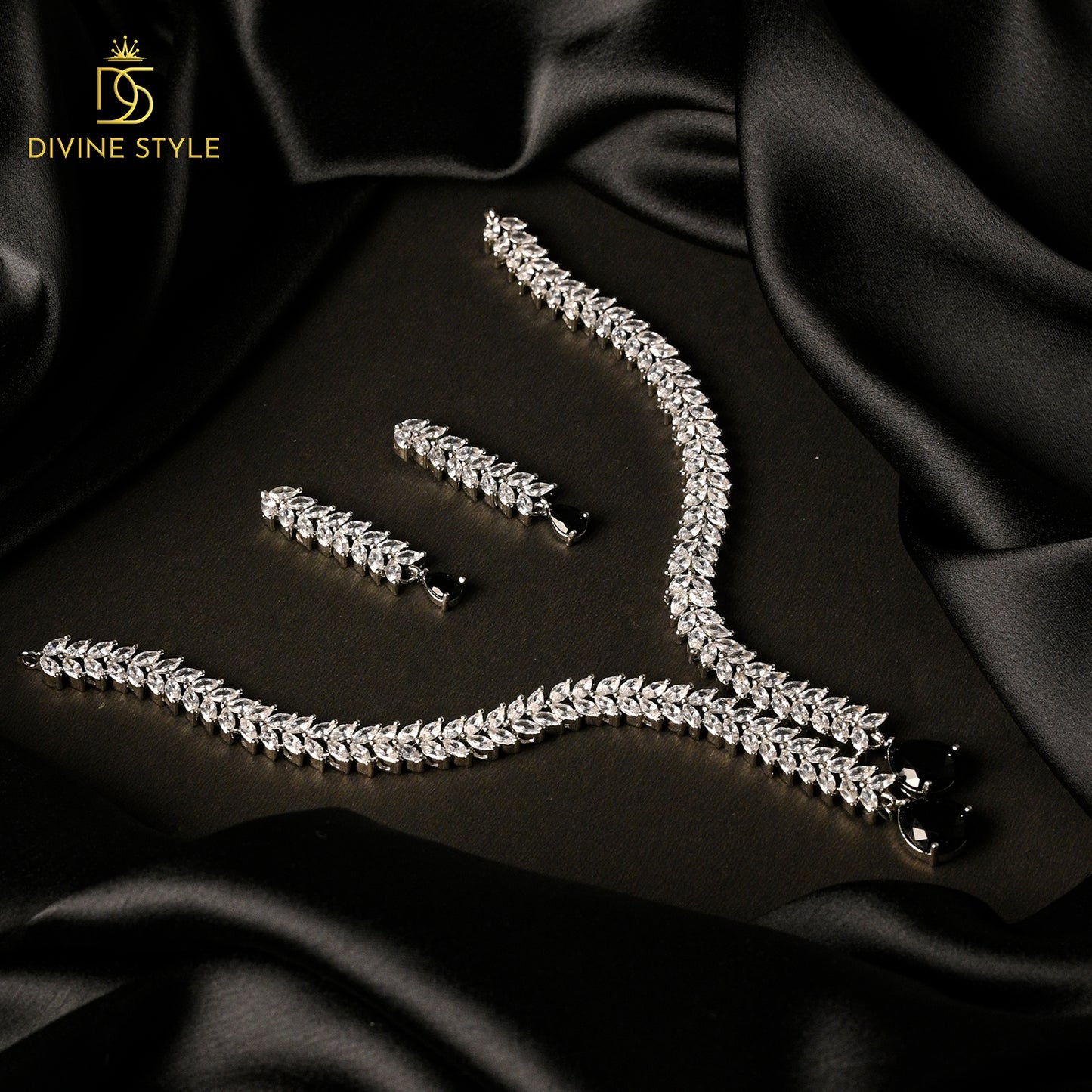 Divine Style Graceful Women jewellery sets