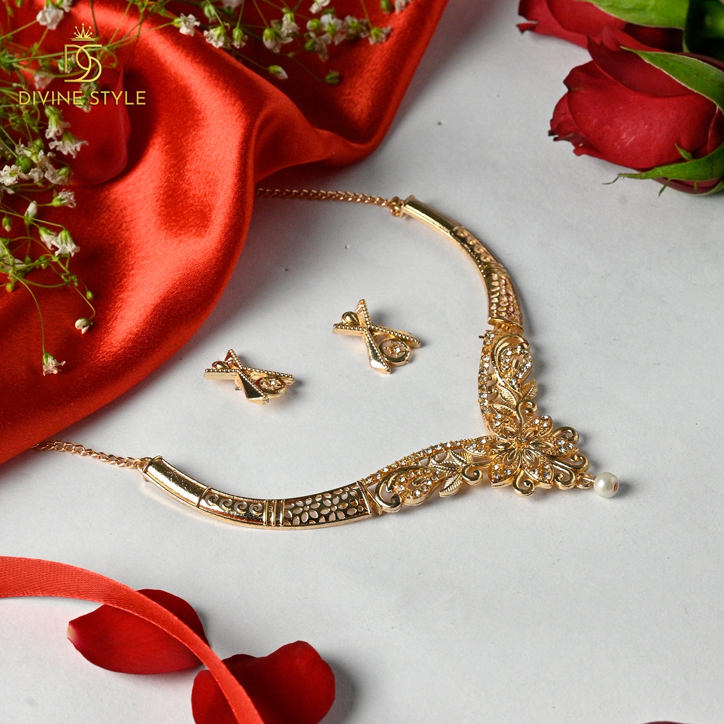 Divine Style Gold Metal Necklace With Earrings