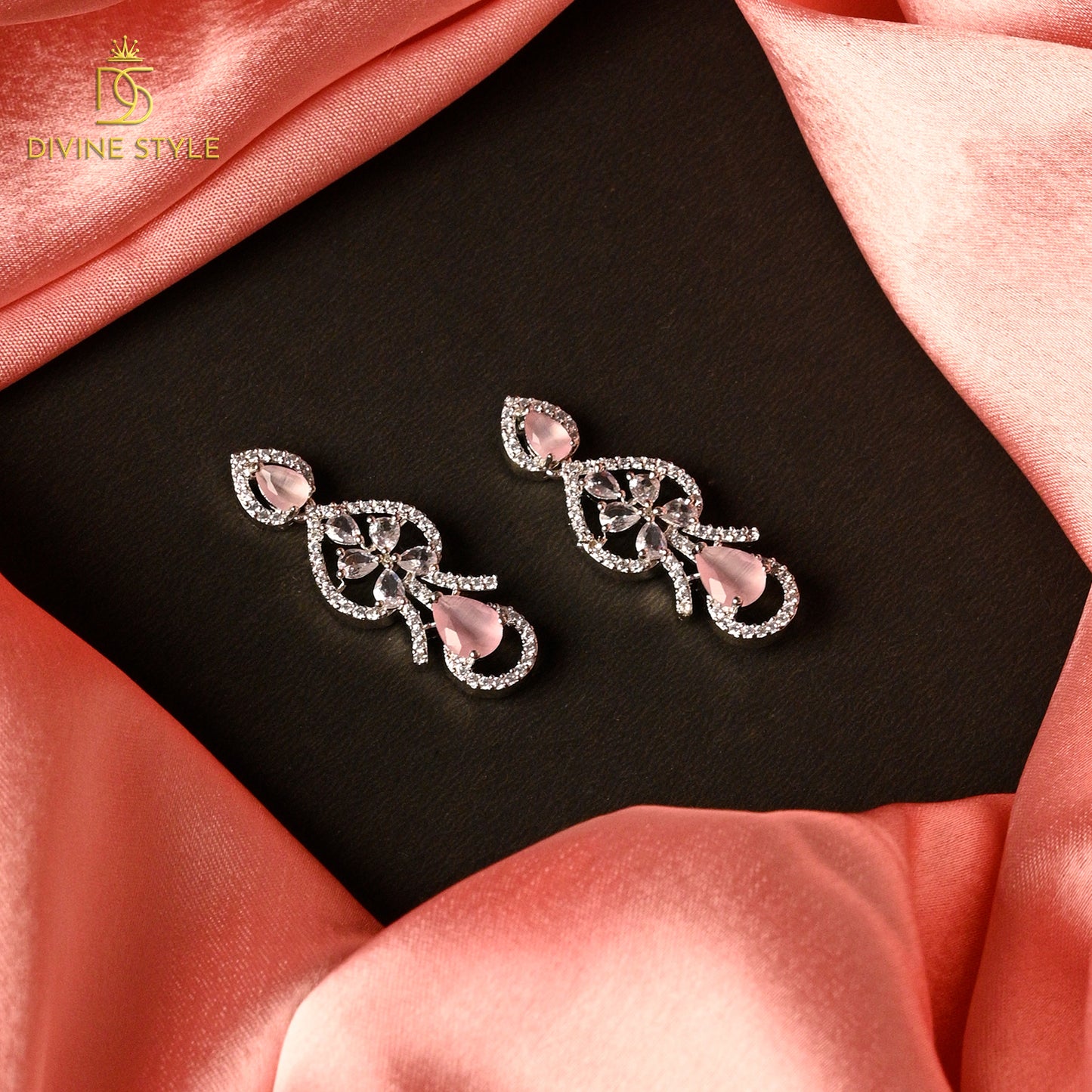 Divine Style ternion Necklace With Earrings