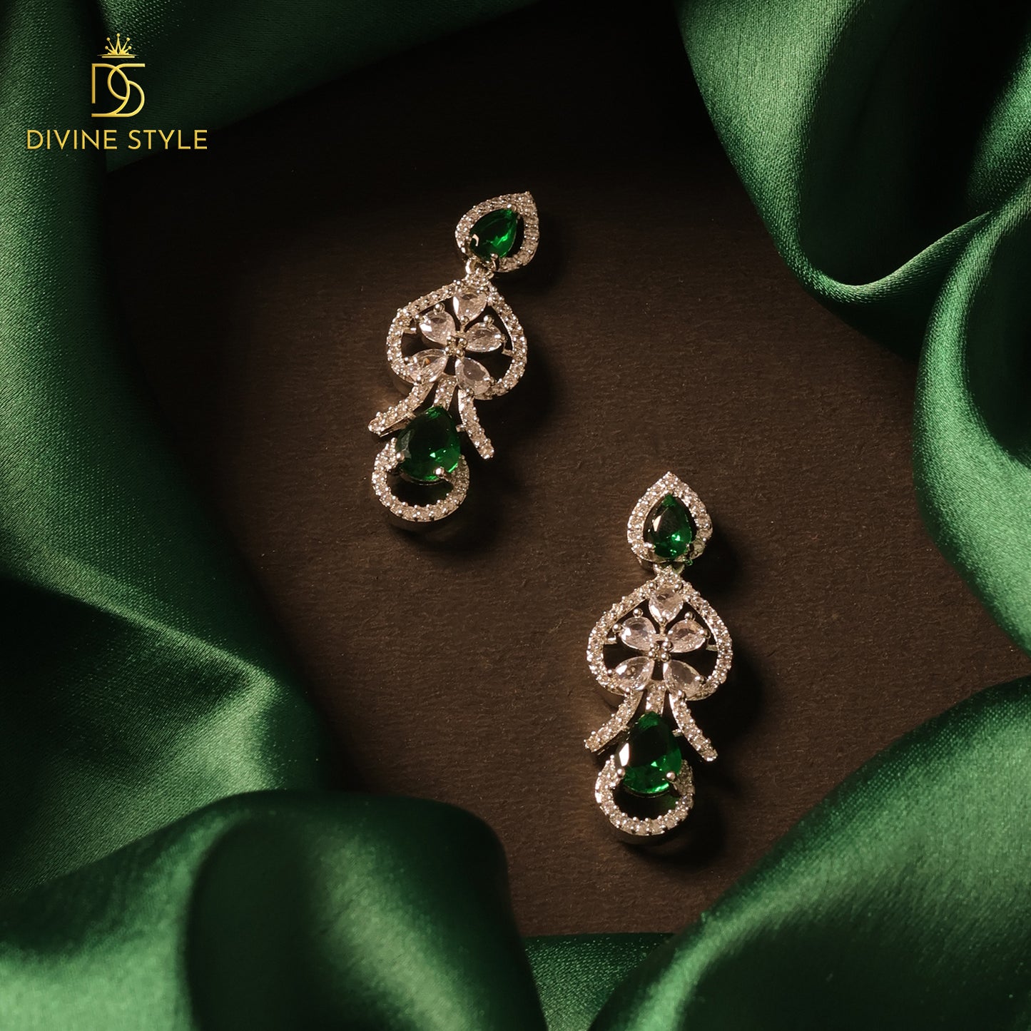 Divine Style ternion Necklace With Earrings