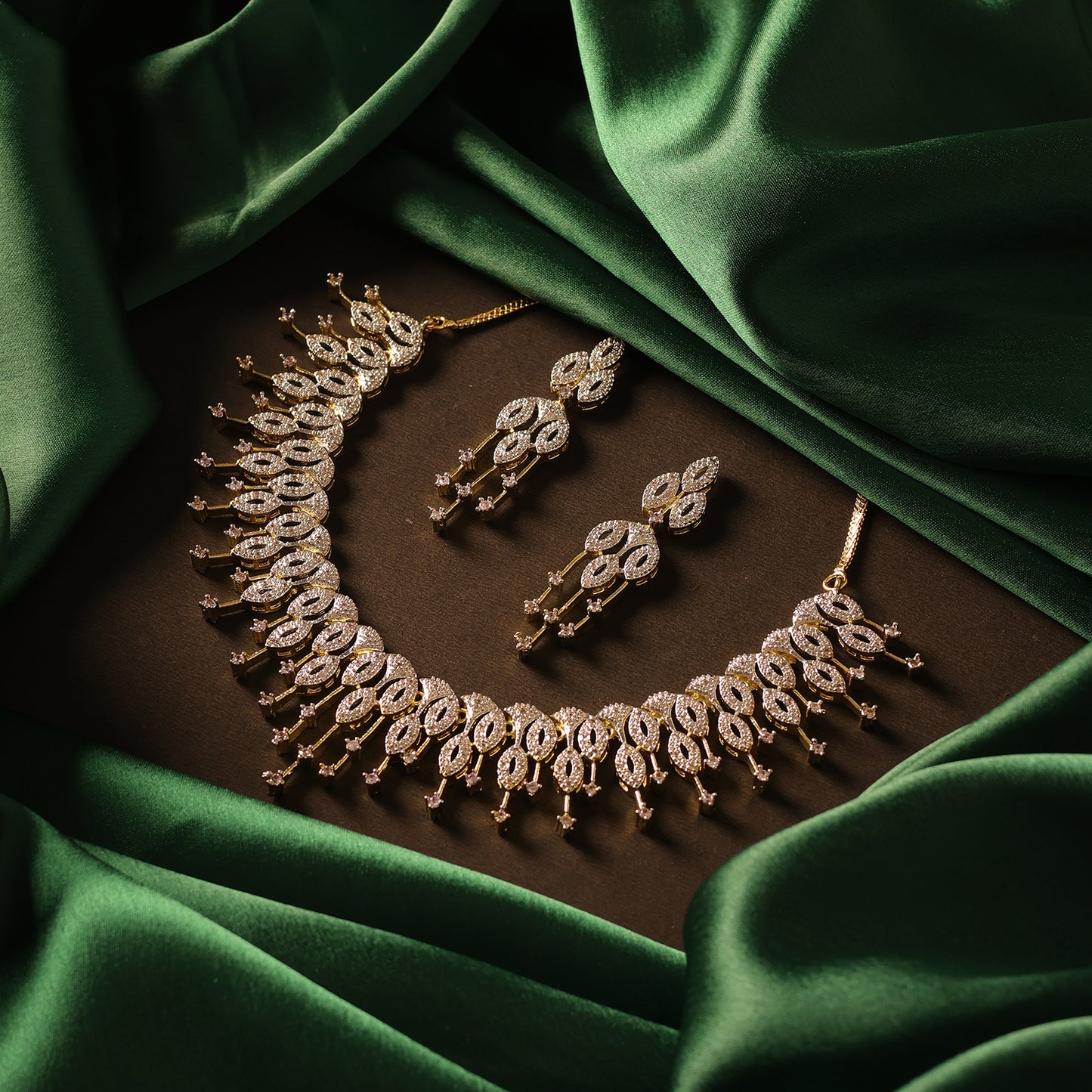 Divine Style Choker Necklace With Earrings