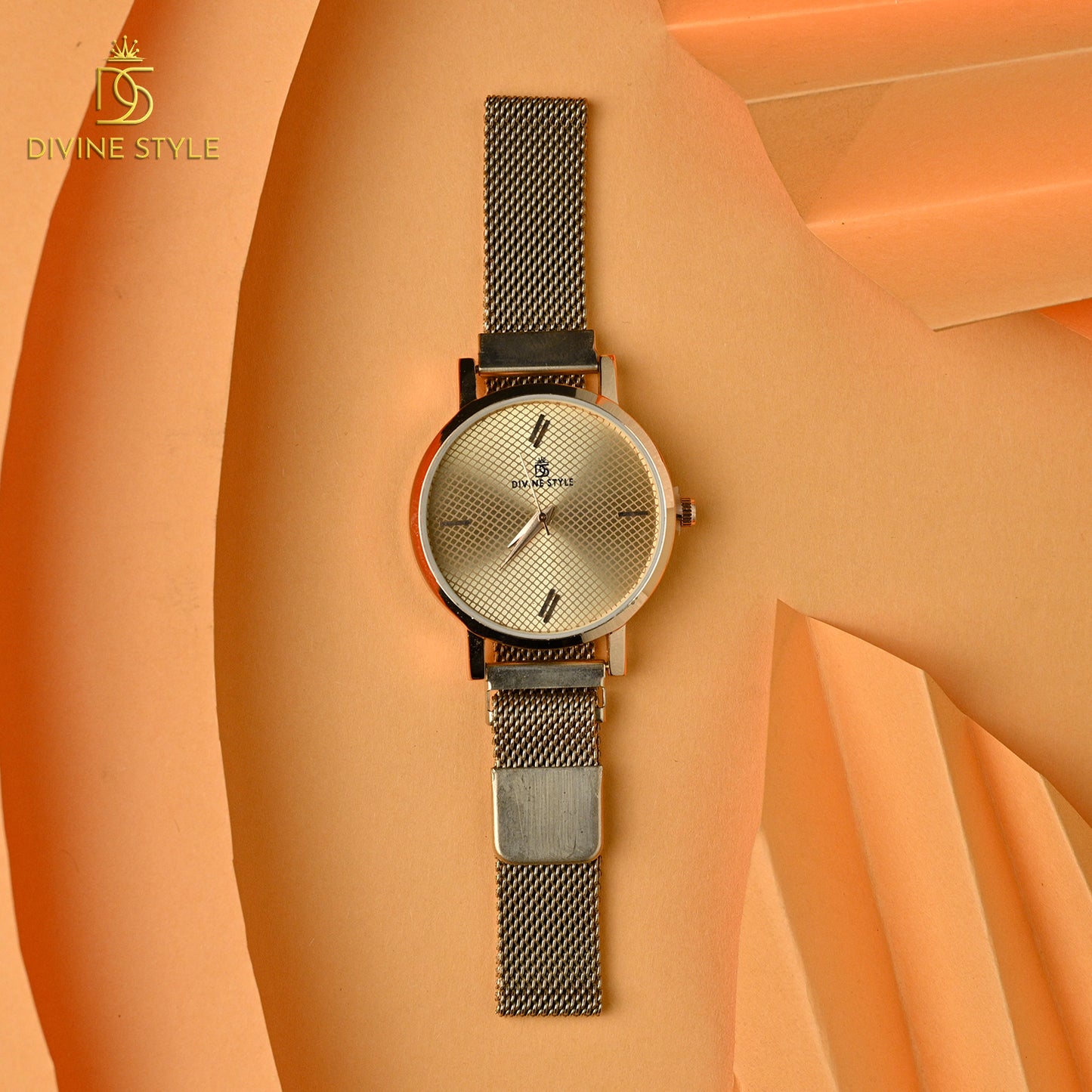 Divine Style Rose Gold Plated Mesh Chain Analog Wrist Watch for Women (Golden)