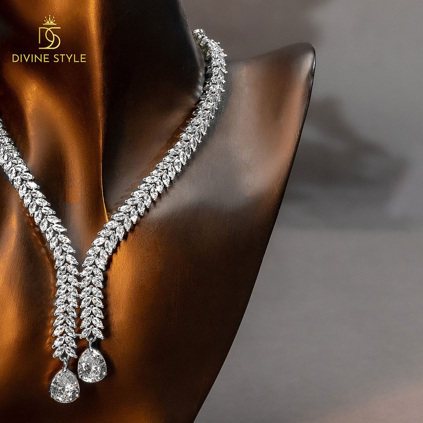 Divine Style Graceful Women jewellery sets