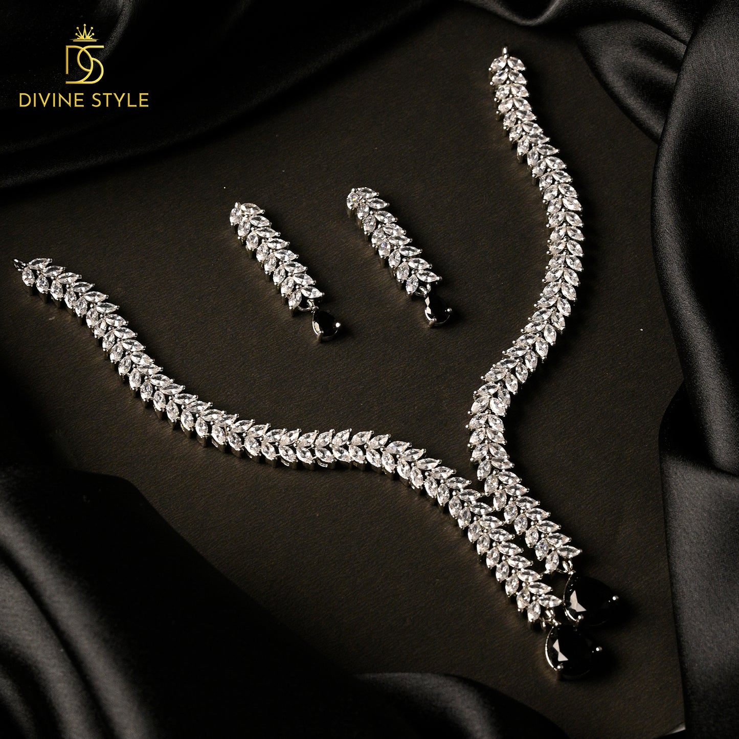 Divine Style Graceful Women jewellery sets