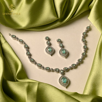 Divine Style Classic Necklace With Earrings (Green)