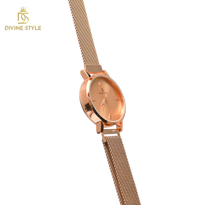 Divine Style Rose Gold Plated Mesh Chain Analog Wrist Watch for Women (Golden)