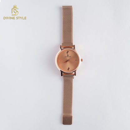 Divine Style Rose Gold Plated Mesh Chain Analog Wrist Watch for Women (Golden)