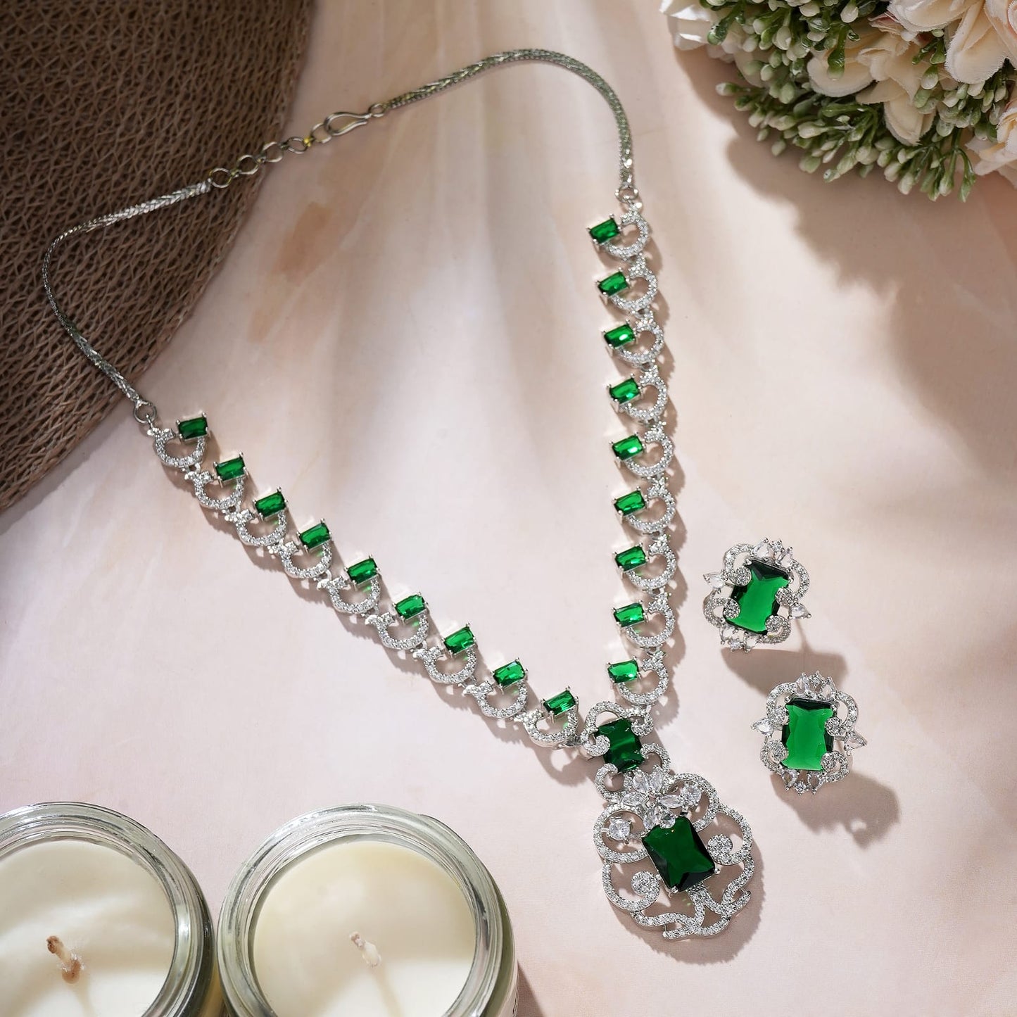 Divine Style Emarald Necklace With Earrings
