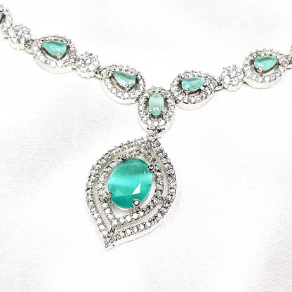 Divine Style Classic Necklace With Earrings (Green)