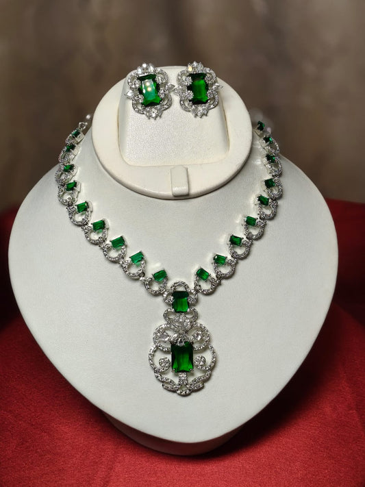Divine Style Emarald Necklace With Earrings