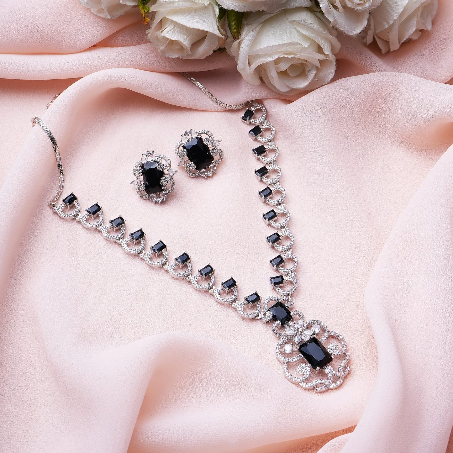 Divine Style Emarald Necklace With Earrings