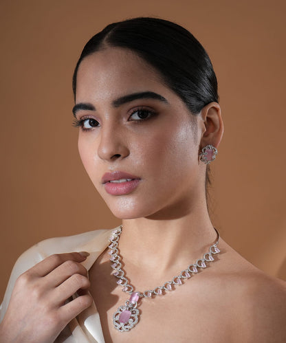 Divine Style Emarald Necklace With Earrings